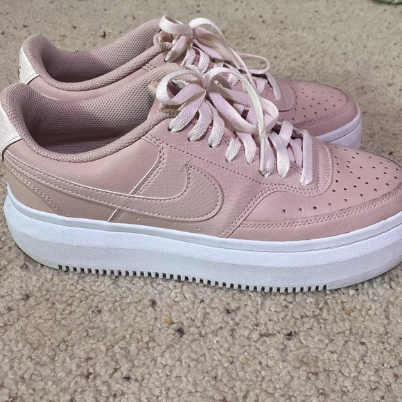 Pink Nike’s - Picture 5 of 6